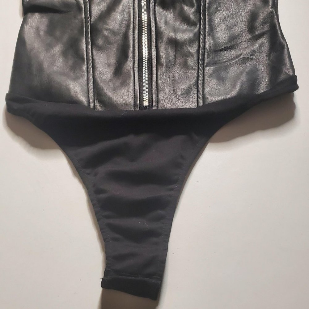 MANIERE DE VOIR Black Vegan Leather Bodysuit US 10 NWT - Picture 4 of 12